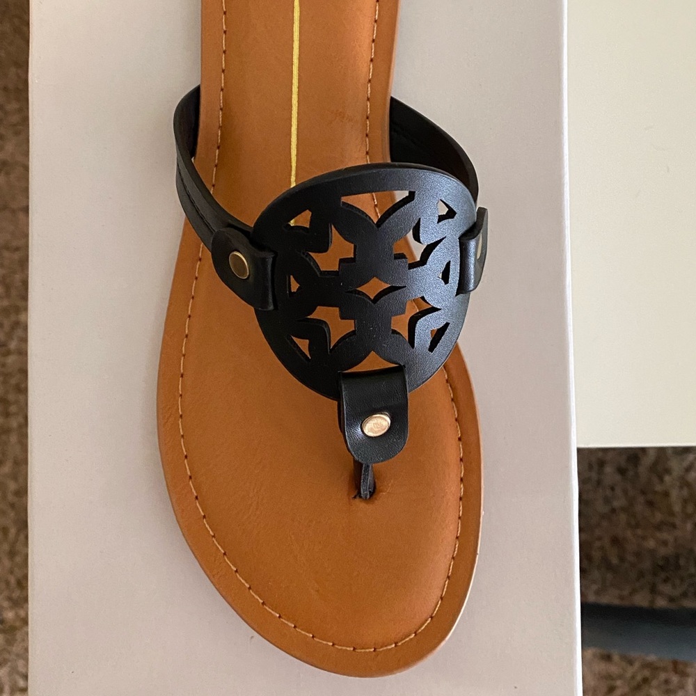 NWT Report black genie sandal